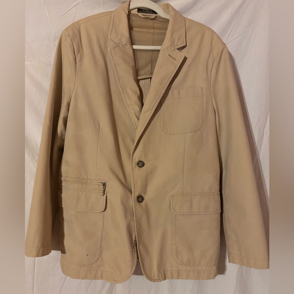 LL BEAN Men's Khaki Sport Casual Pockets tortoise shell buttons, elbow patches L